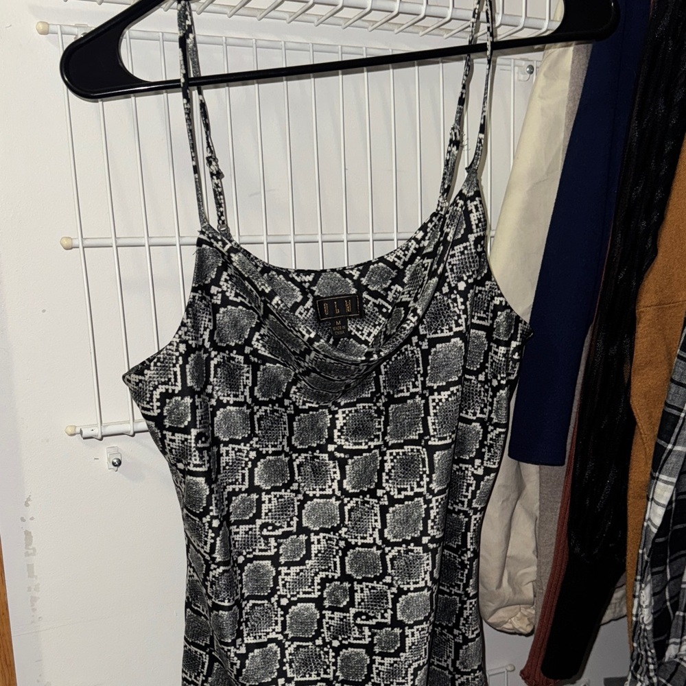 Stylish Black and White Women's Tank Top